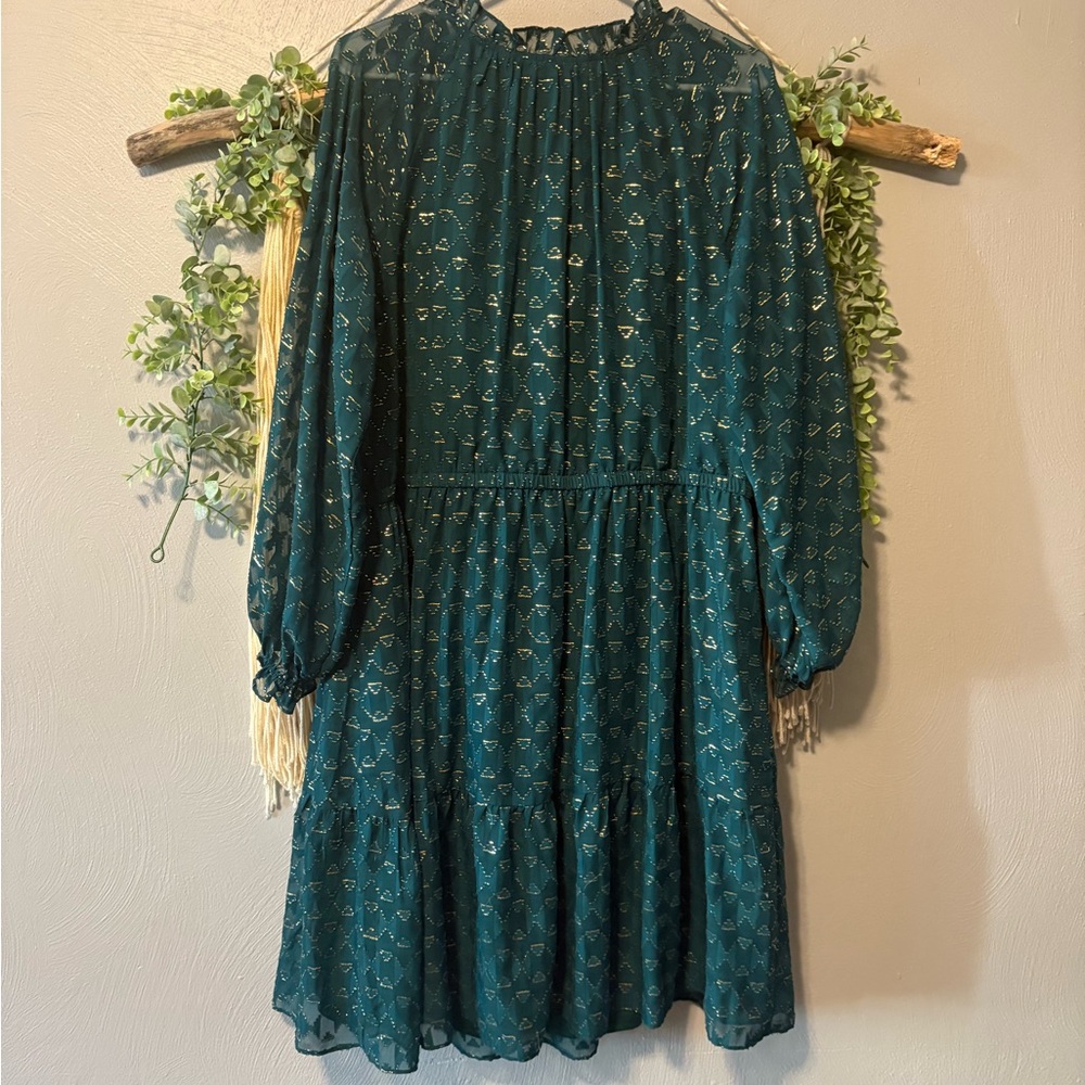 Chic Green Long Sleeve Dress with Gold Patterns - Picture 2 of 4